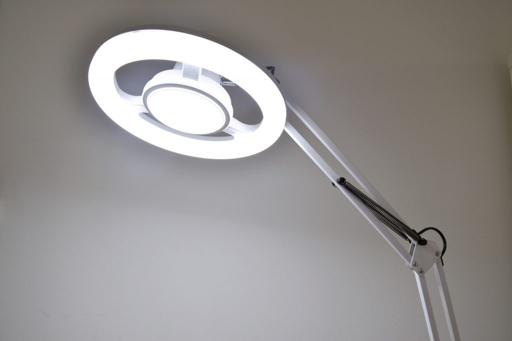 Hình ảnh ánh sáng thực tế đèn lup led y khoa chính hãng.