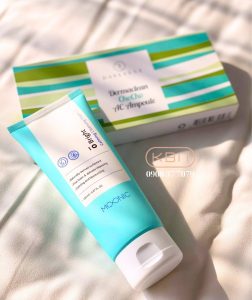 Sua-Rua-Mat-Moonic-O-Bright-Calming-Cleanser-4